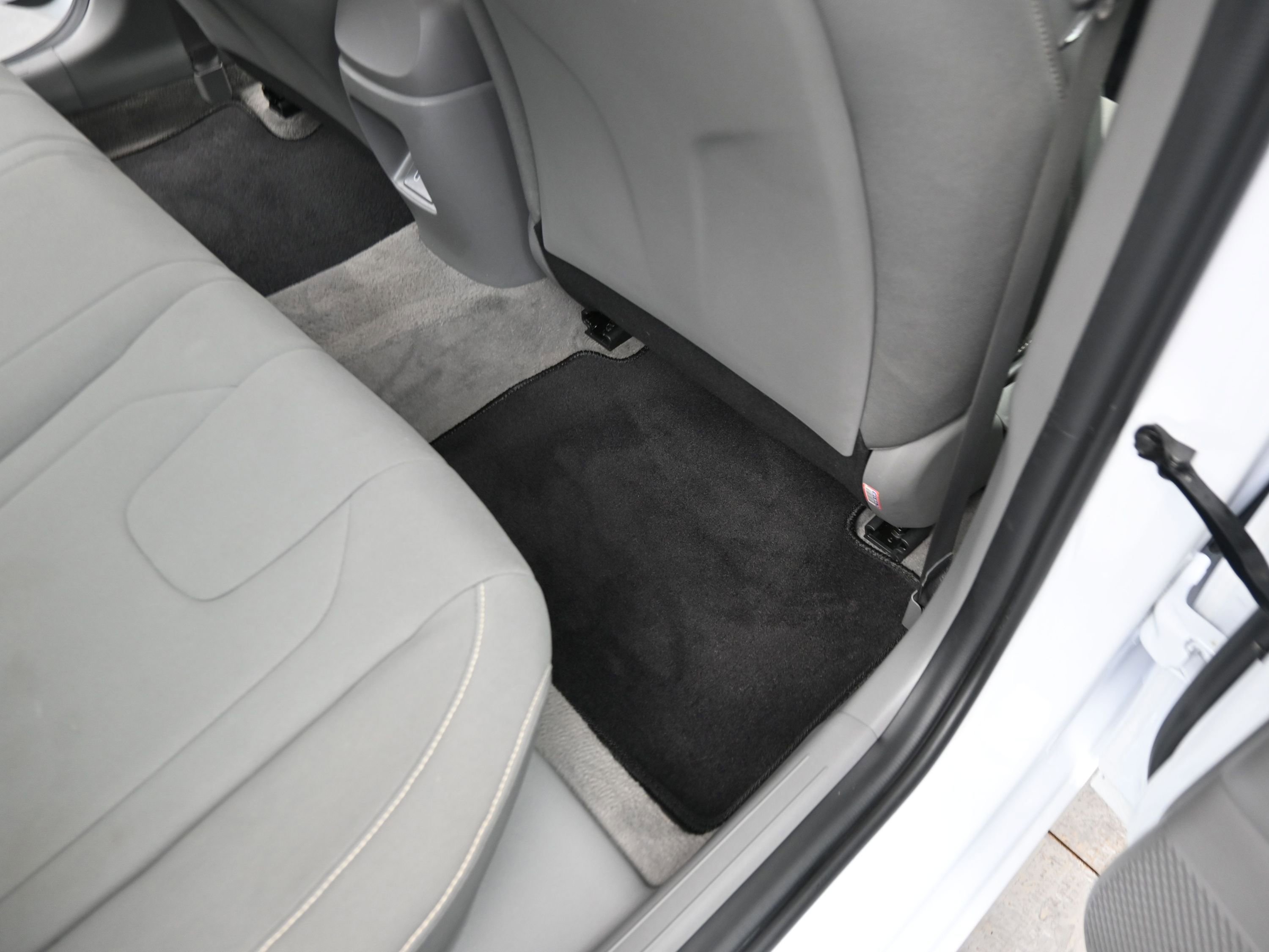 Used 2024 Hyundai Elantra SEL image 32