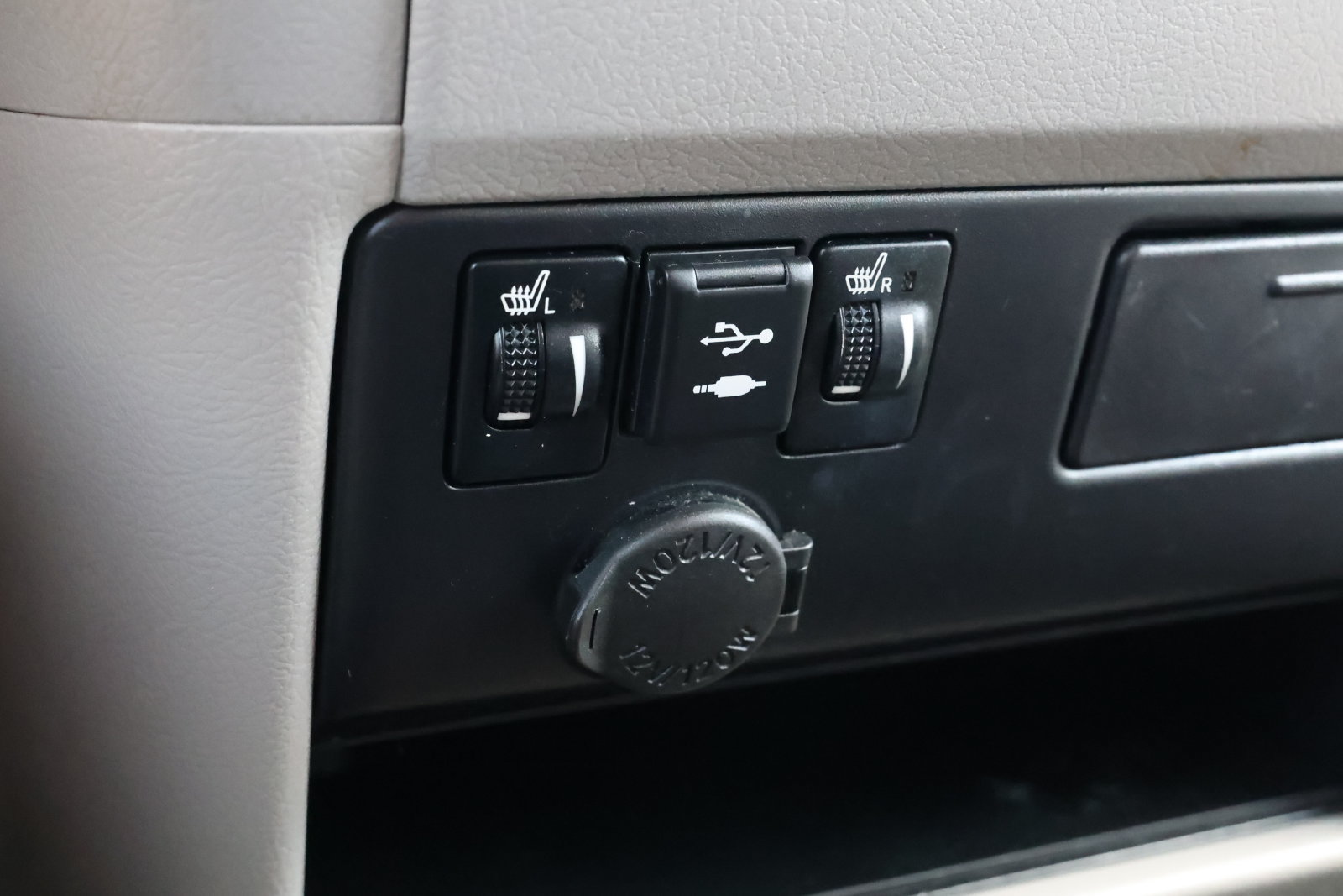 Used 2019 Toyota Sienna XLE FWD image 24