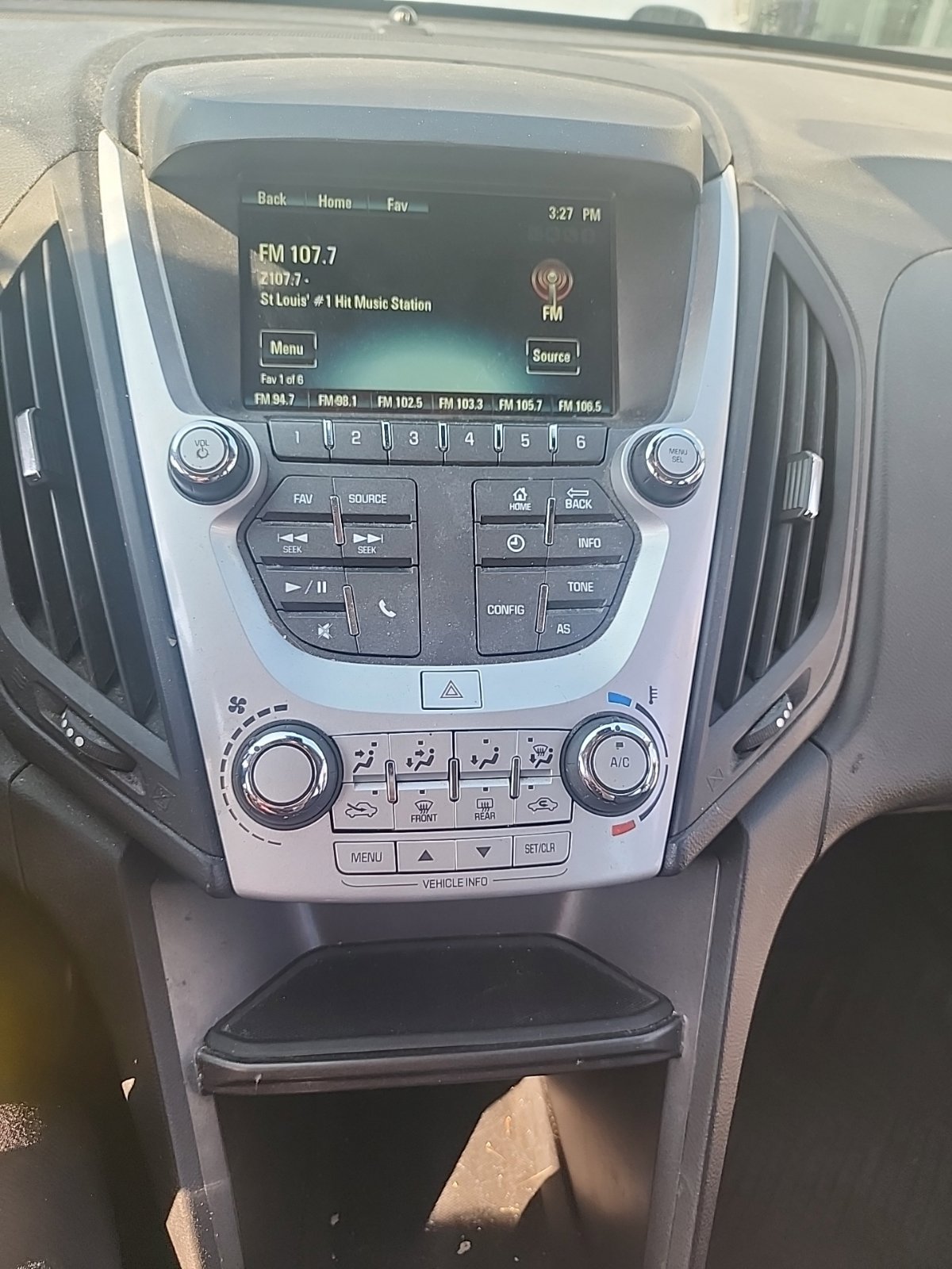 Used 2017 Chevrolet Equinox LS FWD image 3