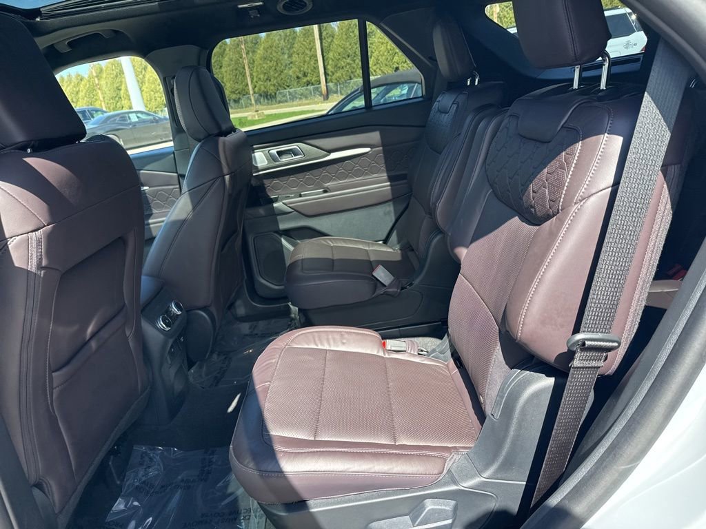 Used 2025 Ford Explorer Platinum w/ Ultimate Package image 19