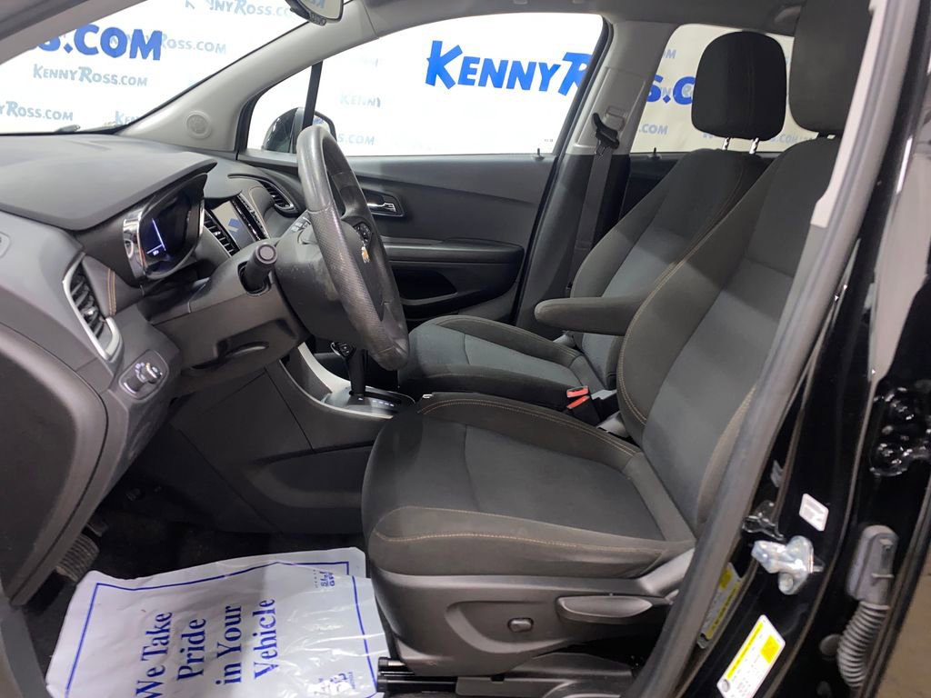 Used 2022 Chevrolet Trax LS w/ Tint and Cruise Package AWD/4WD image 9