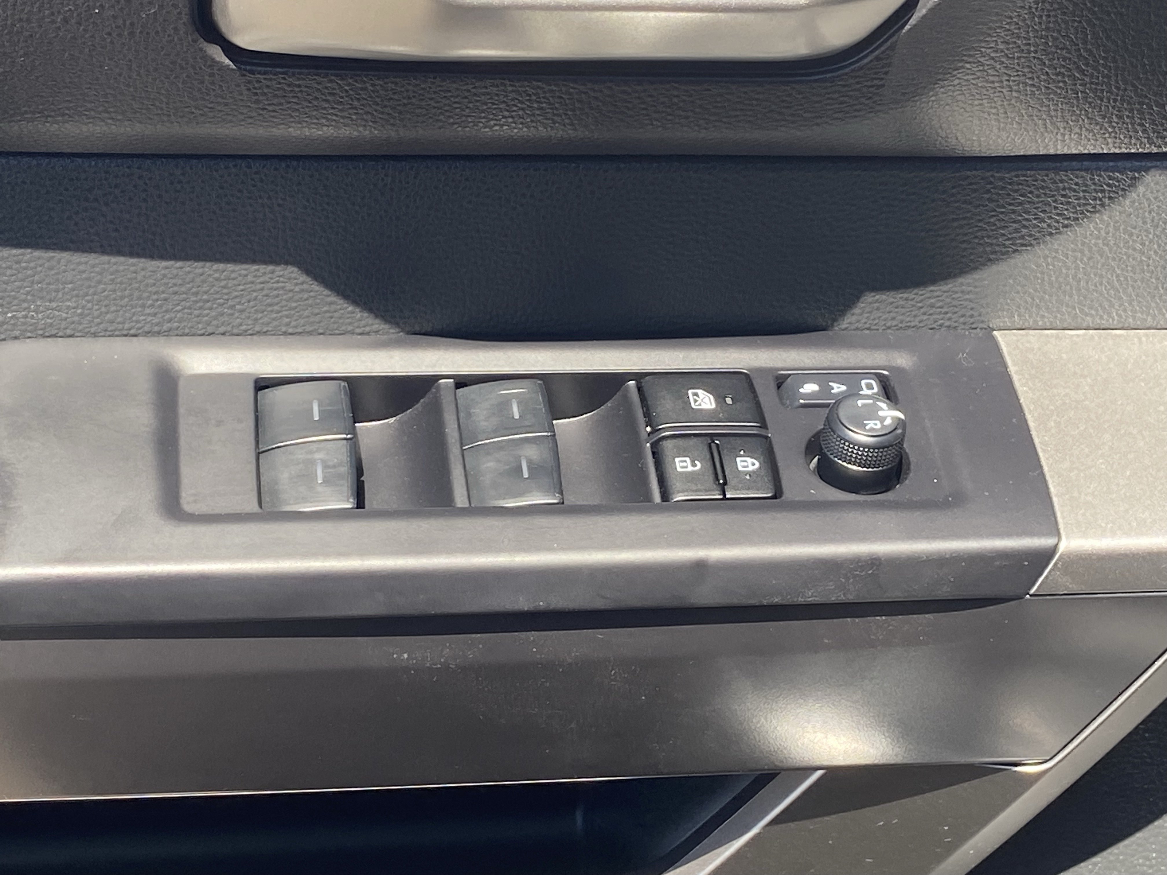 Used 2025 Toyota Sequoia SR5 w/ SR5 Premium Package AWD/4WD image 20