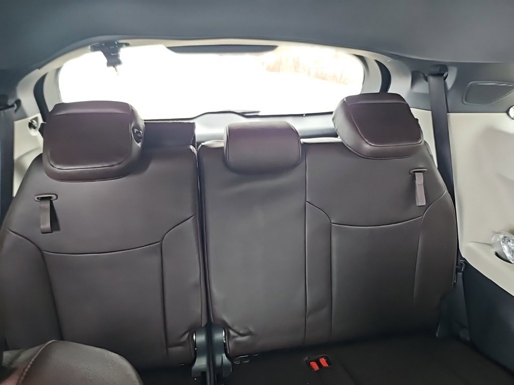 Used 2024 Toyota Sienna Platinum image 6