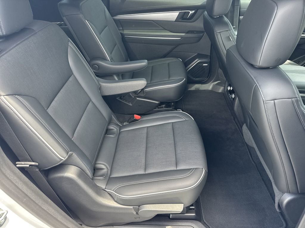Used 2025 Buick Enclave Preferred AWD/4WD image 15