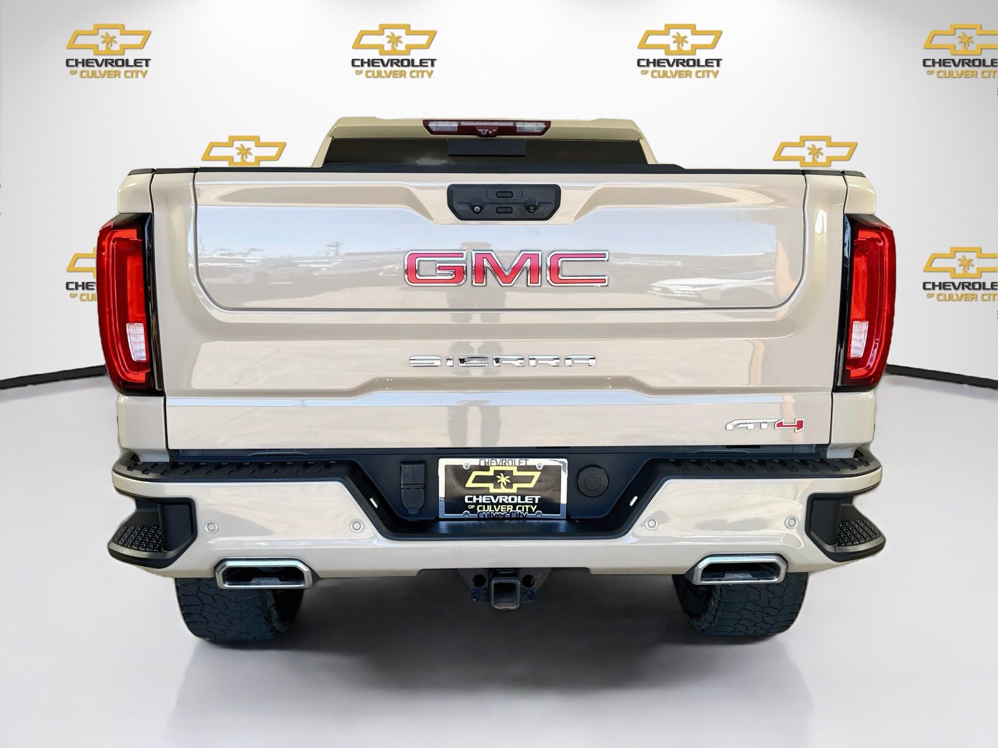 Used 2023 GMC Sierra 1500 AT4 w/ Technology Package AWD/4WD image 8