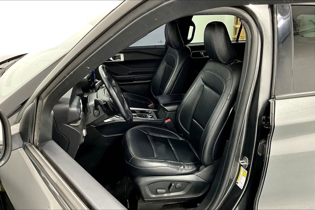 Used 2020 Ford Explorer XLT w/ Equipment Group 202A image 31