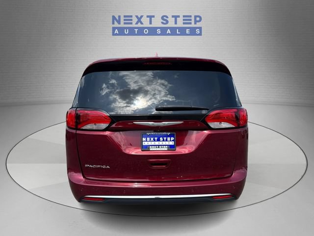Used 2017 Chrysler Pacifica Touring-L Plus FWD image 7