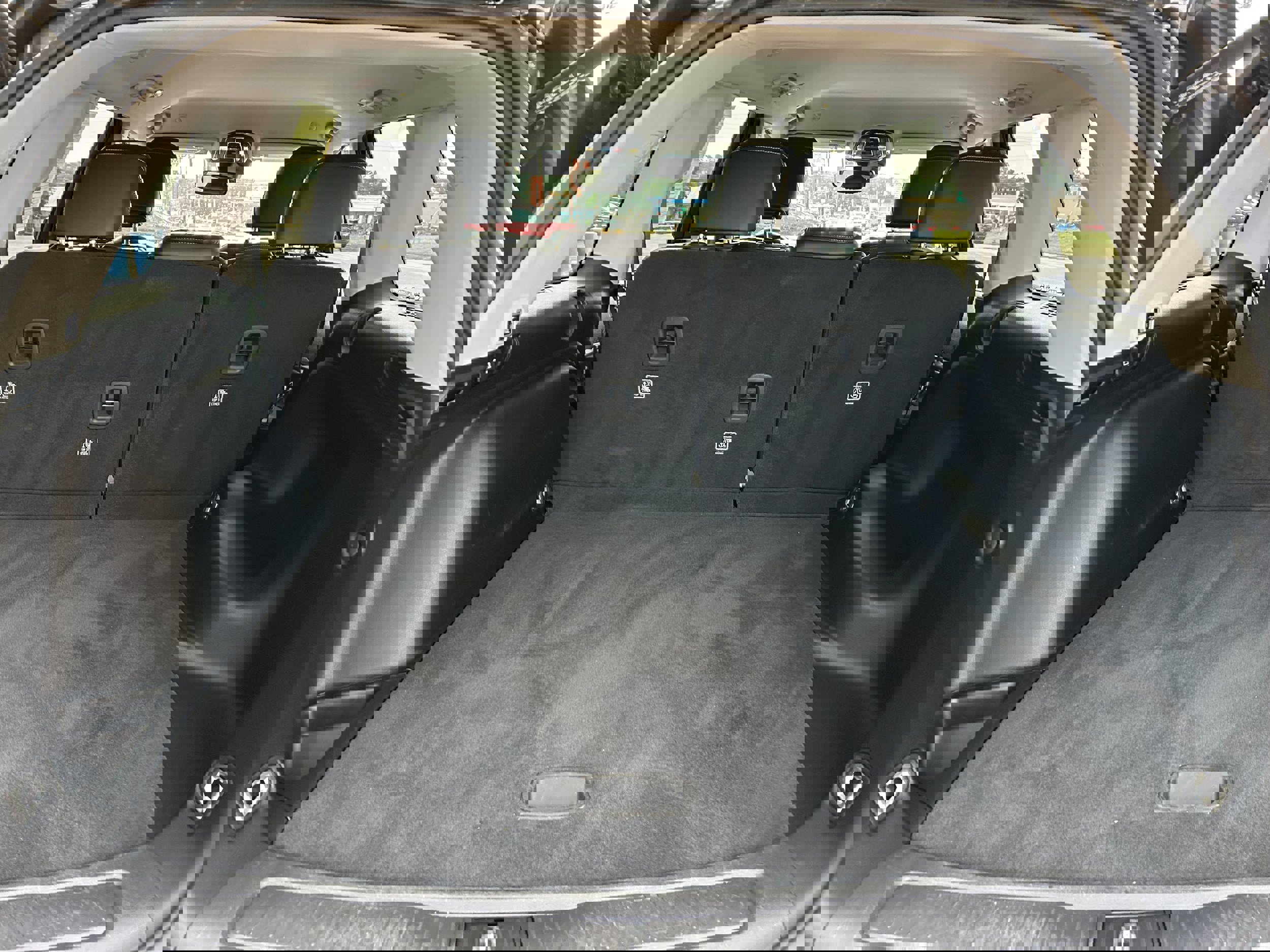 Used 2022 Jeep Grand Cherokee Limited image 6