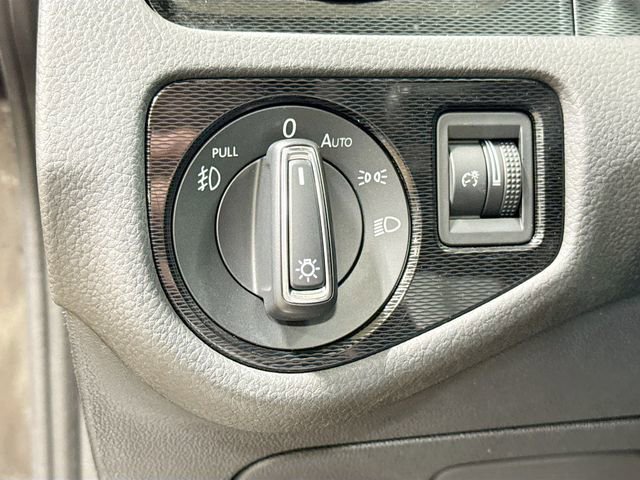 Used 2017 Volkswagen GTI SE image 12