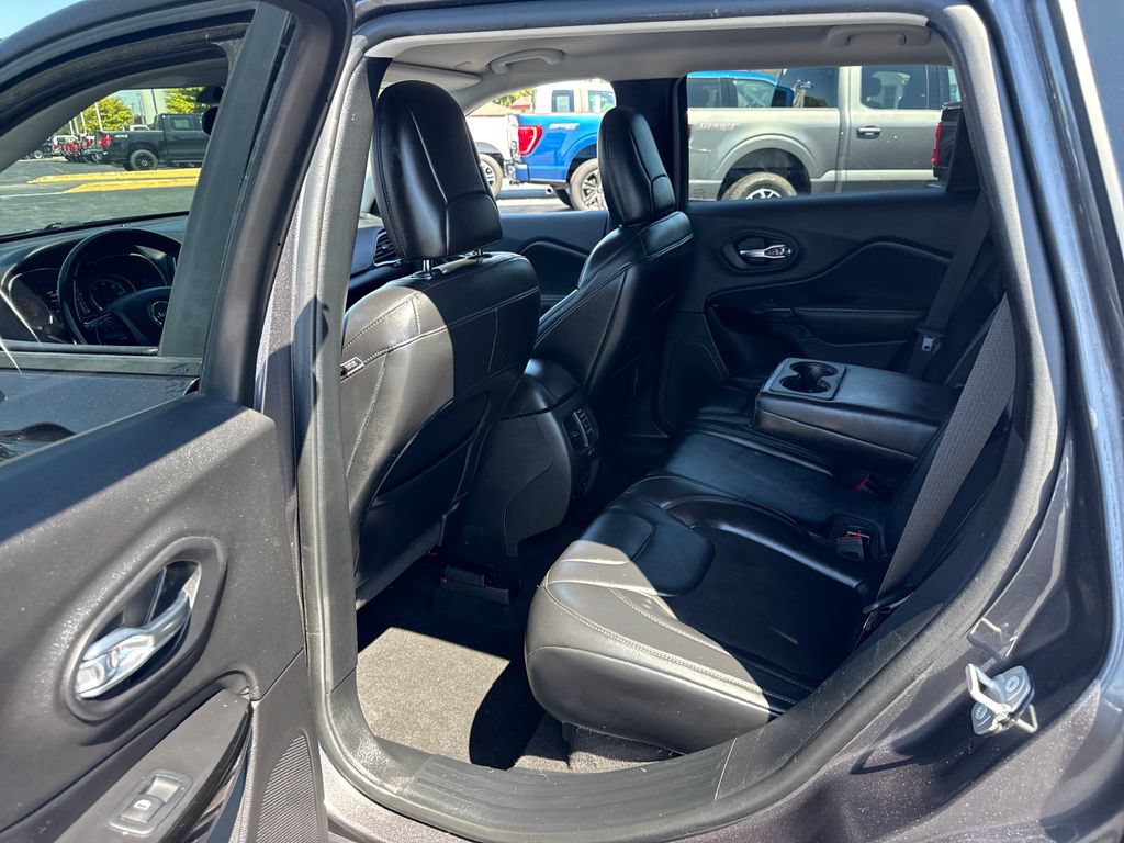 Used 2020 Jeep Cherokee Latitude Plus AWD/4WD image 13