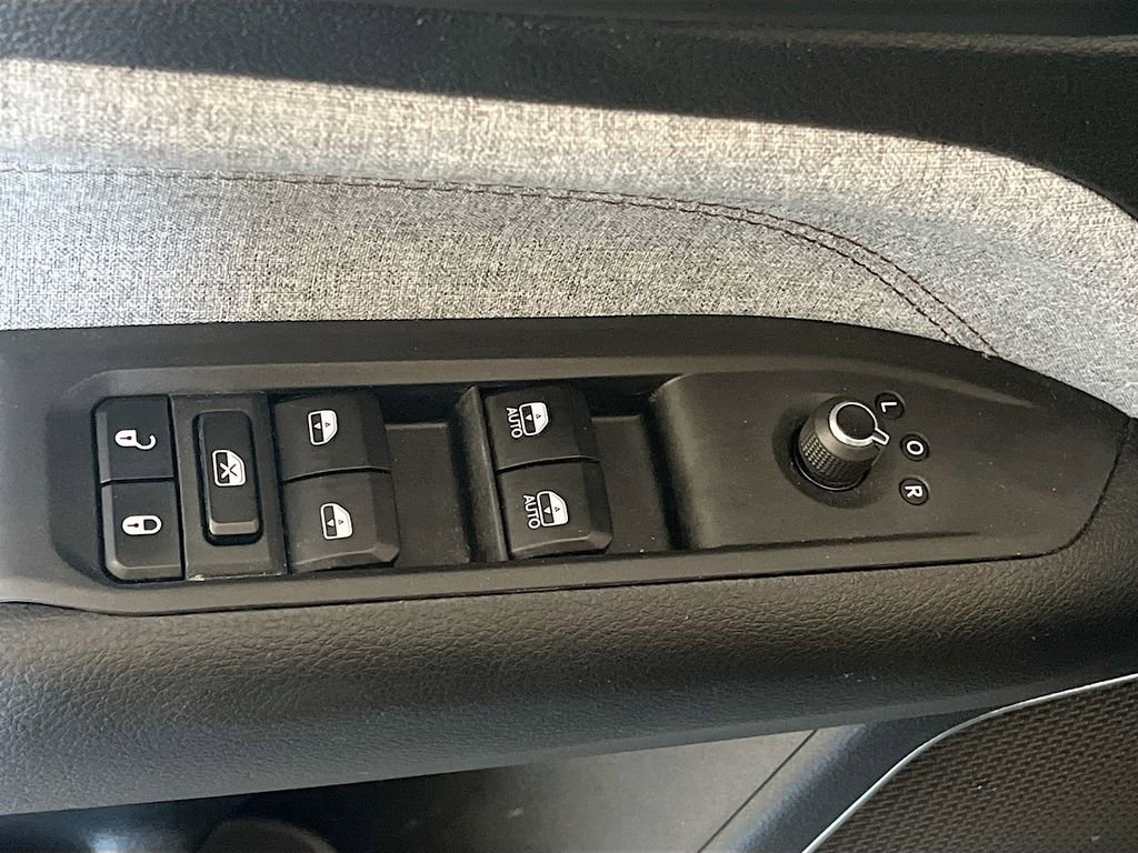 Used 2023 Jeep Compass Latitude image 17