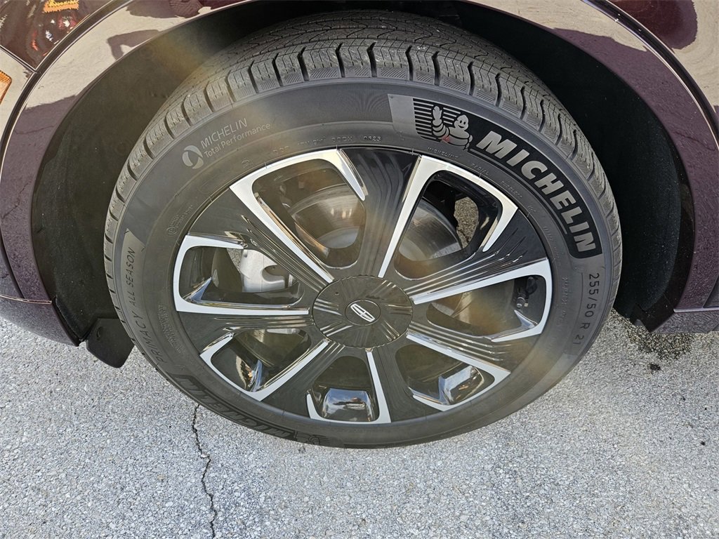 Used 2025 Lincoln Nautilus Reserve image 43