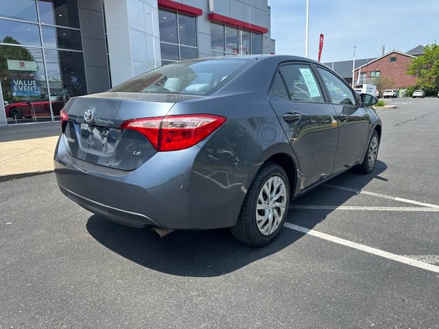 Used 2018 Toyota Corolla LE FWD video 3