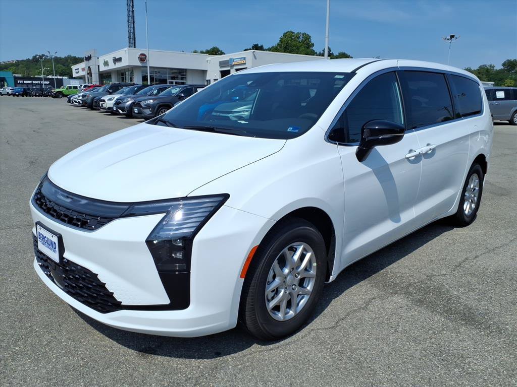 New 2027 Chrysler Pacifica Select FWD image 8