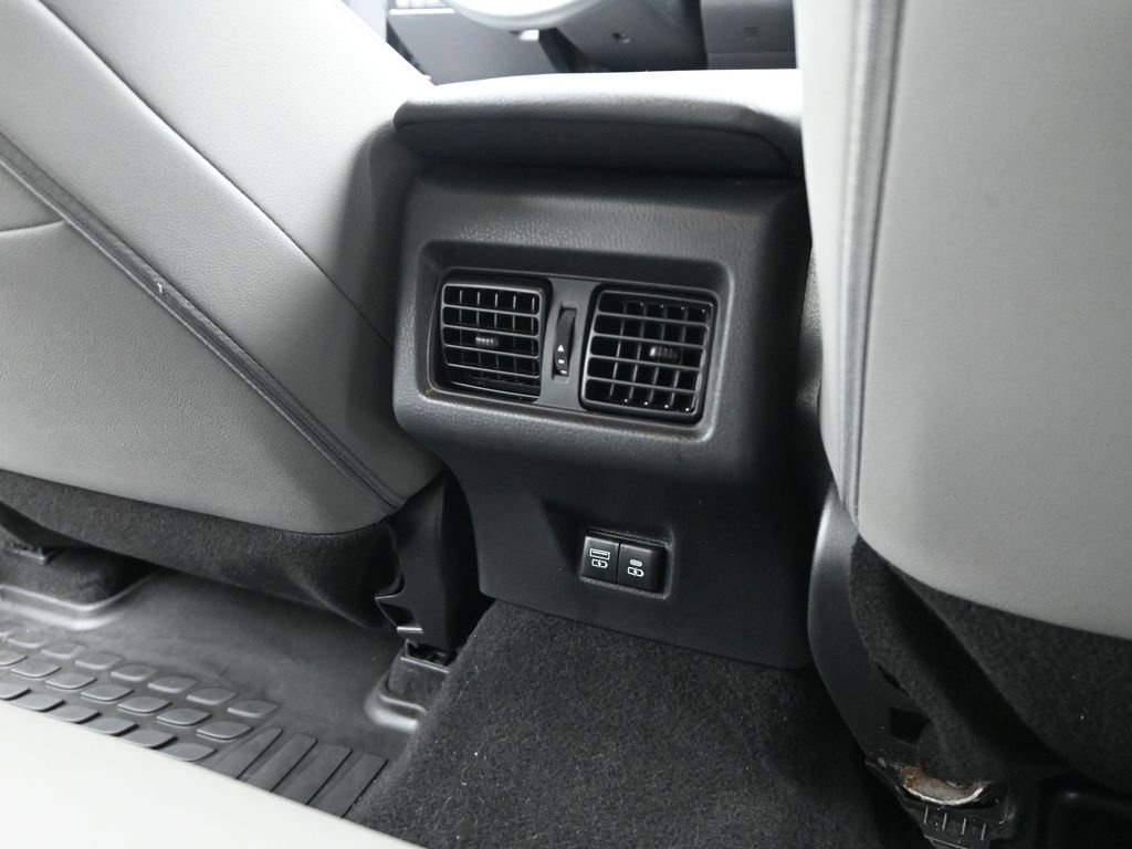 Used 2025 Toyota Camry SE w/ Convenience Package image 27