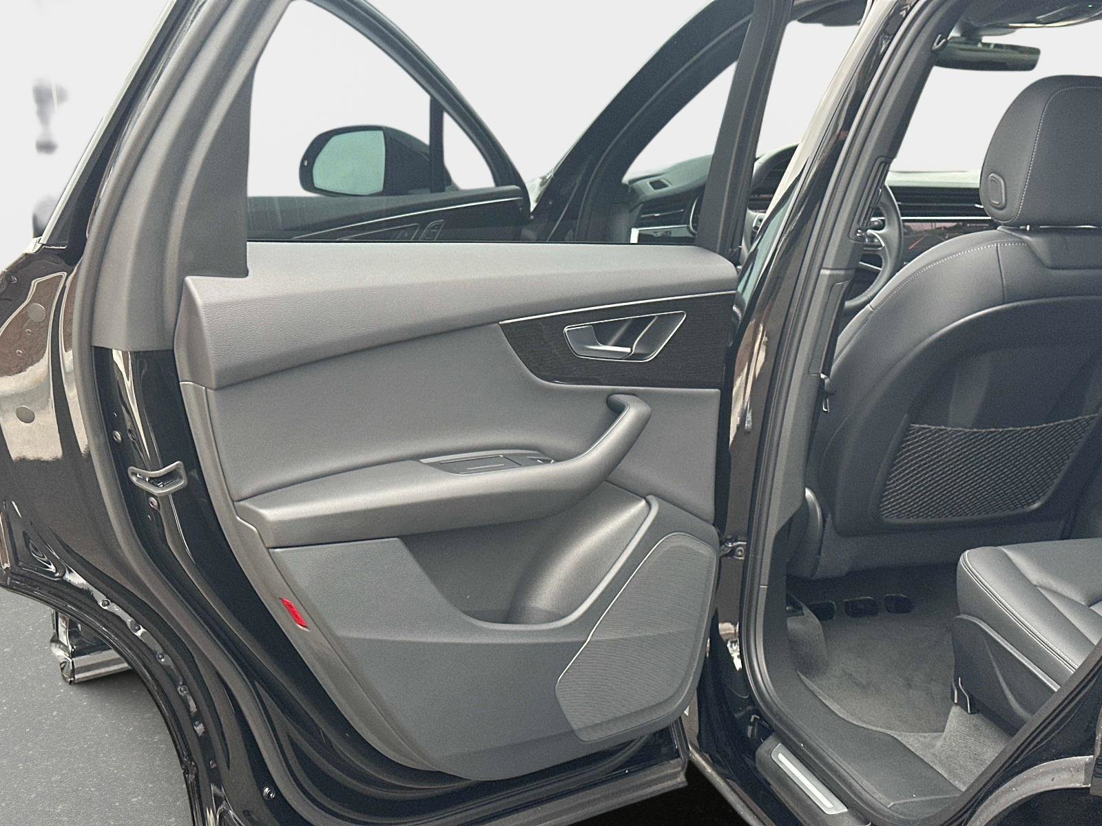 Used 2025 Audi Q7 2.0T Premium image 12