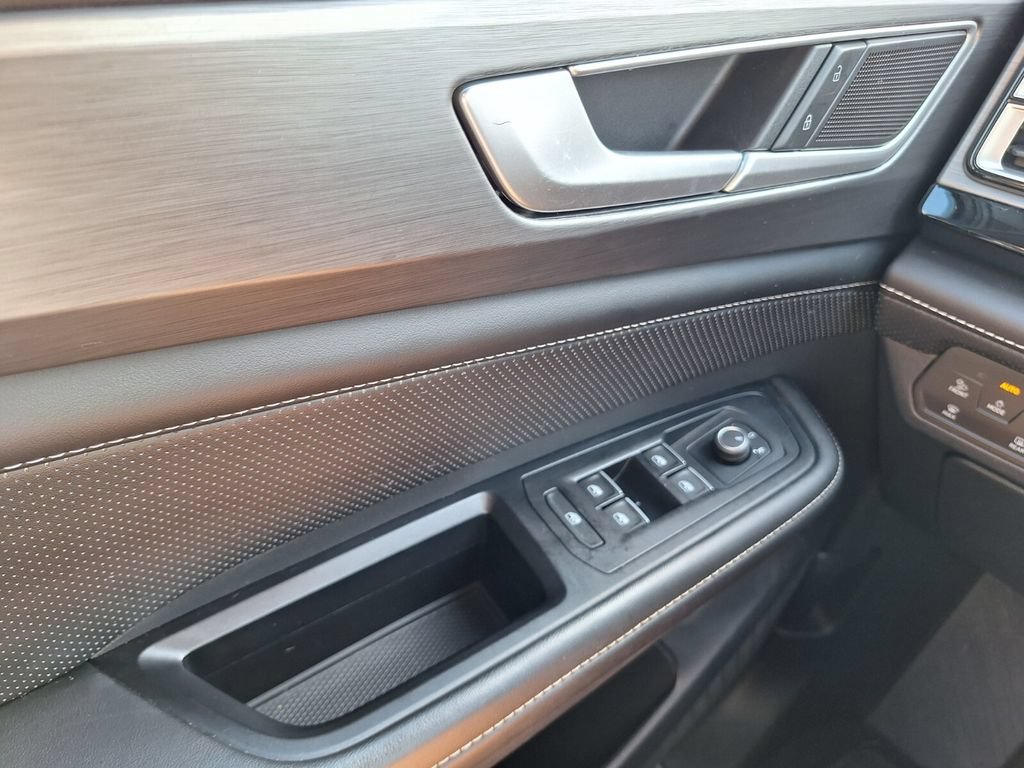 Used 2024 Volkswagen Atlas Cross Sport SE FWD image 19