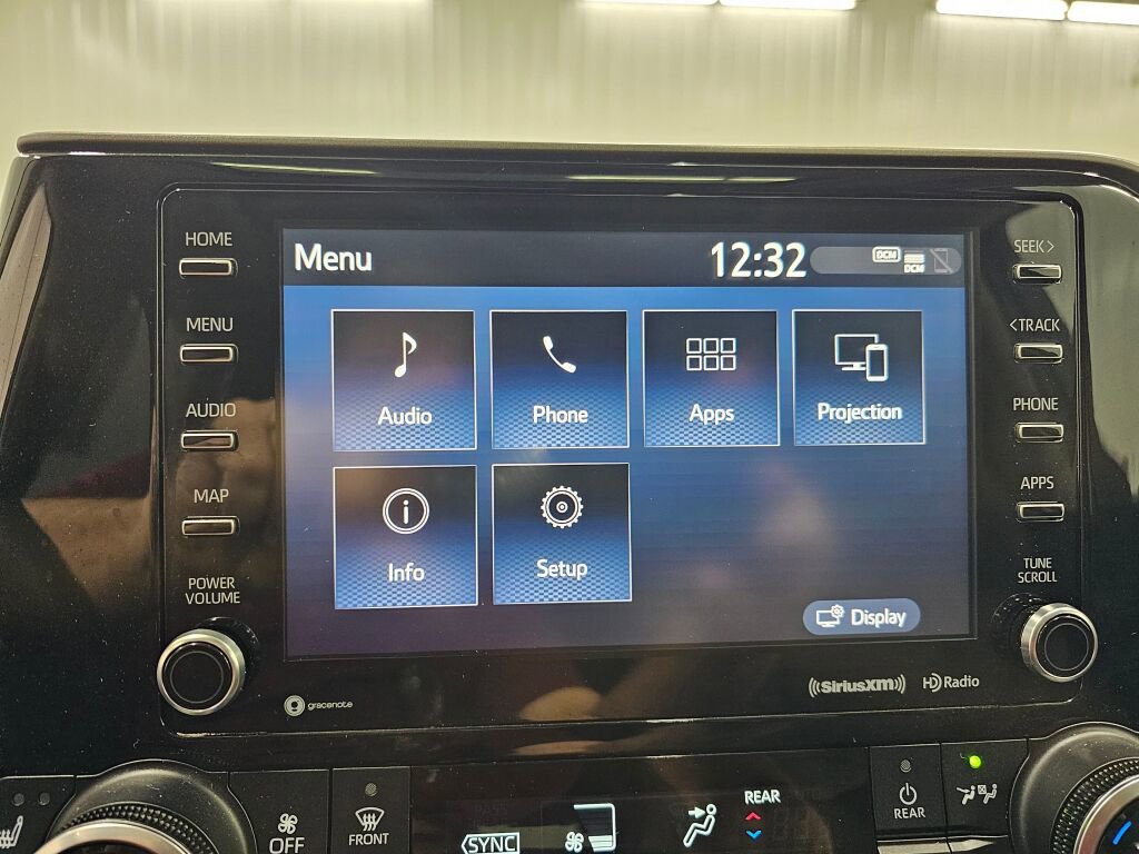 Used 2021 Toyota Highlander XLE image 28