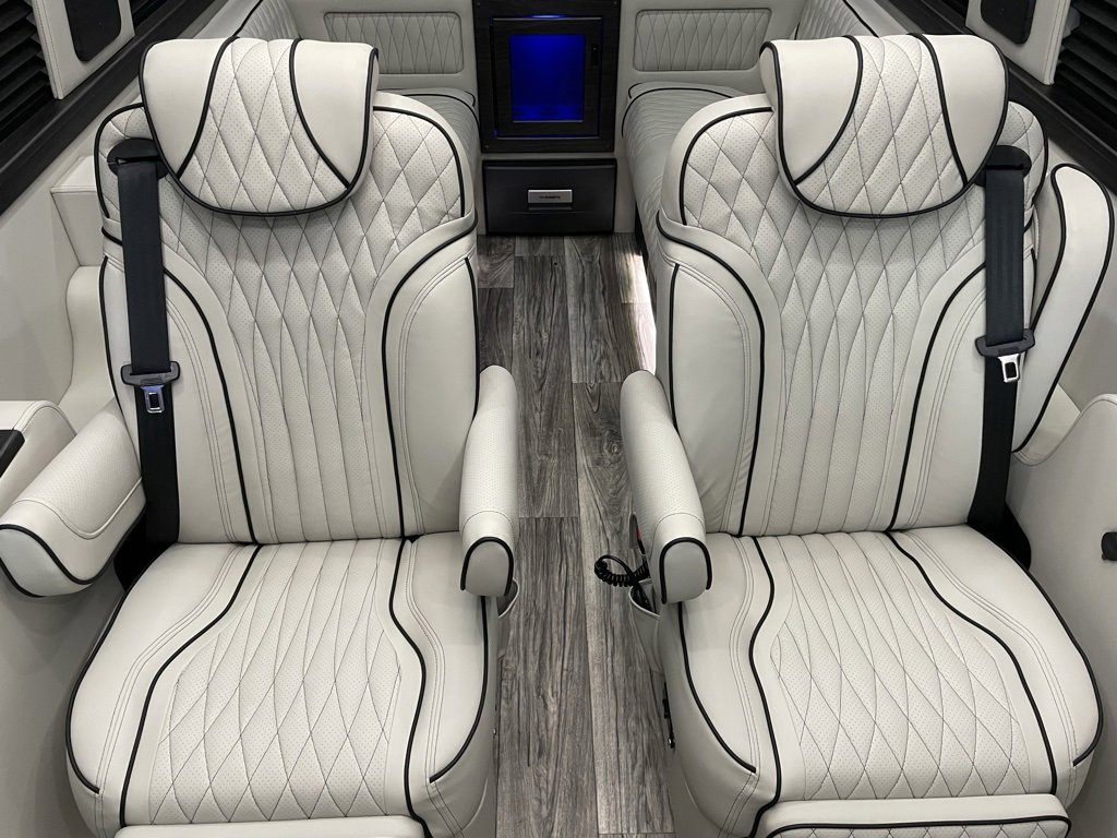 Used 2024 Mercedes-Benz Sprinter 3500 image 37