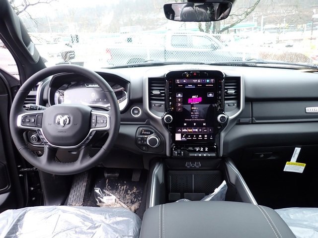 New 2026 RAM 1500 4x4 Crew Cab image 14