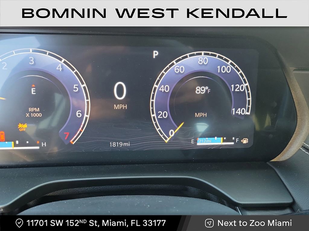 Used 2025 Jeep Grand Cherokee Limited w/ Black Appearance Package image 10