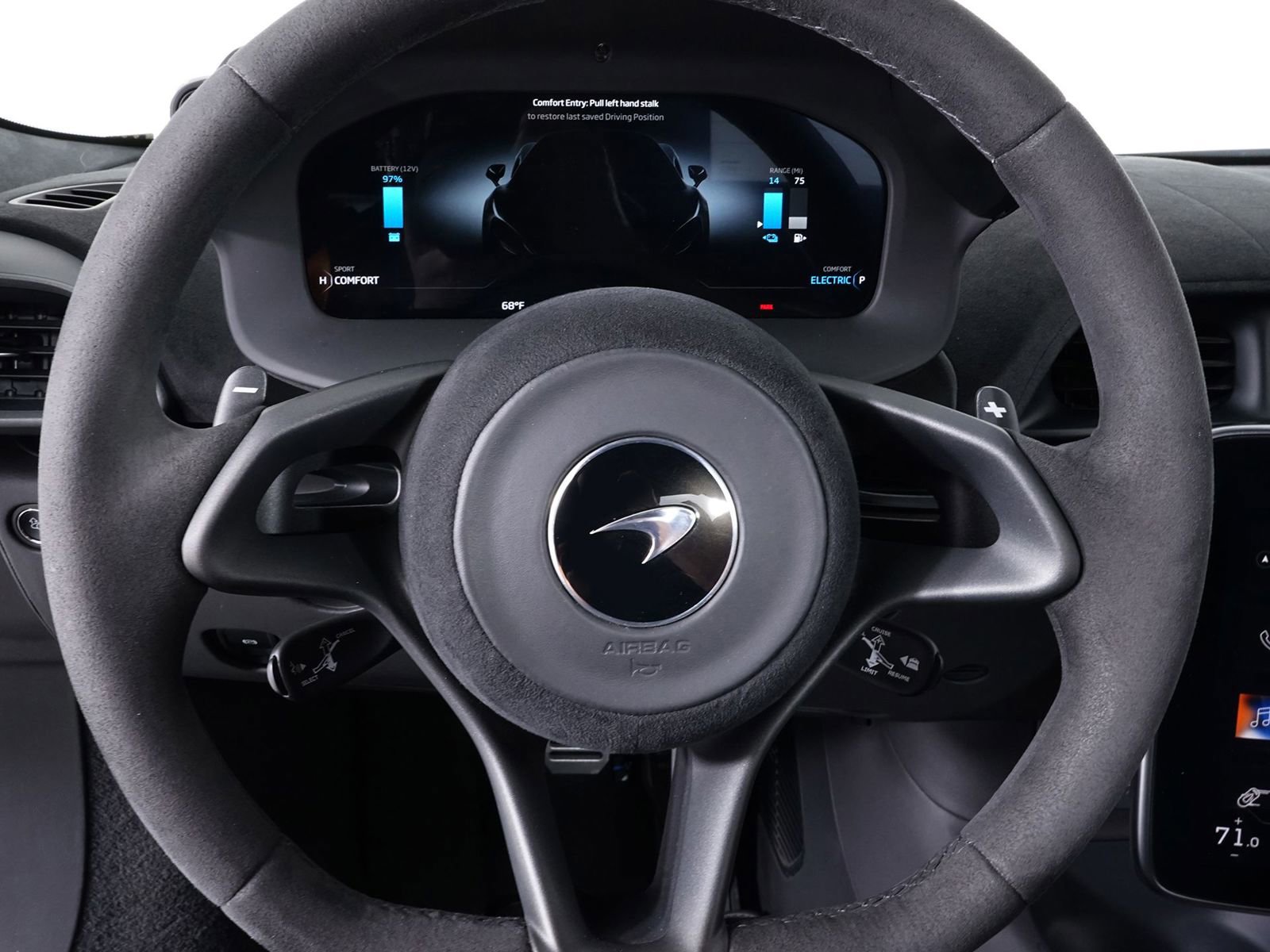 Used 2023 McLaren Artura image 21