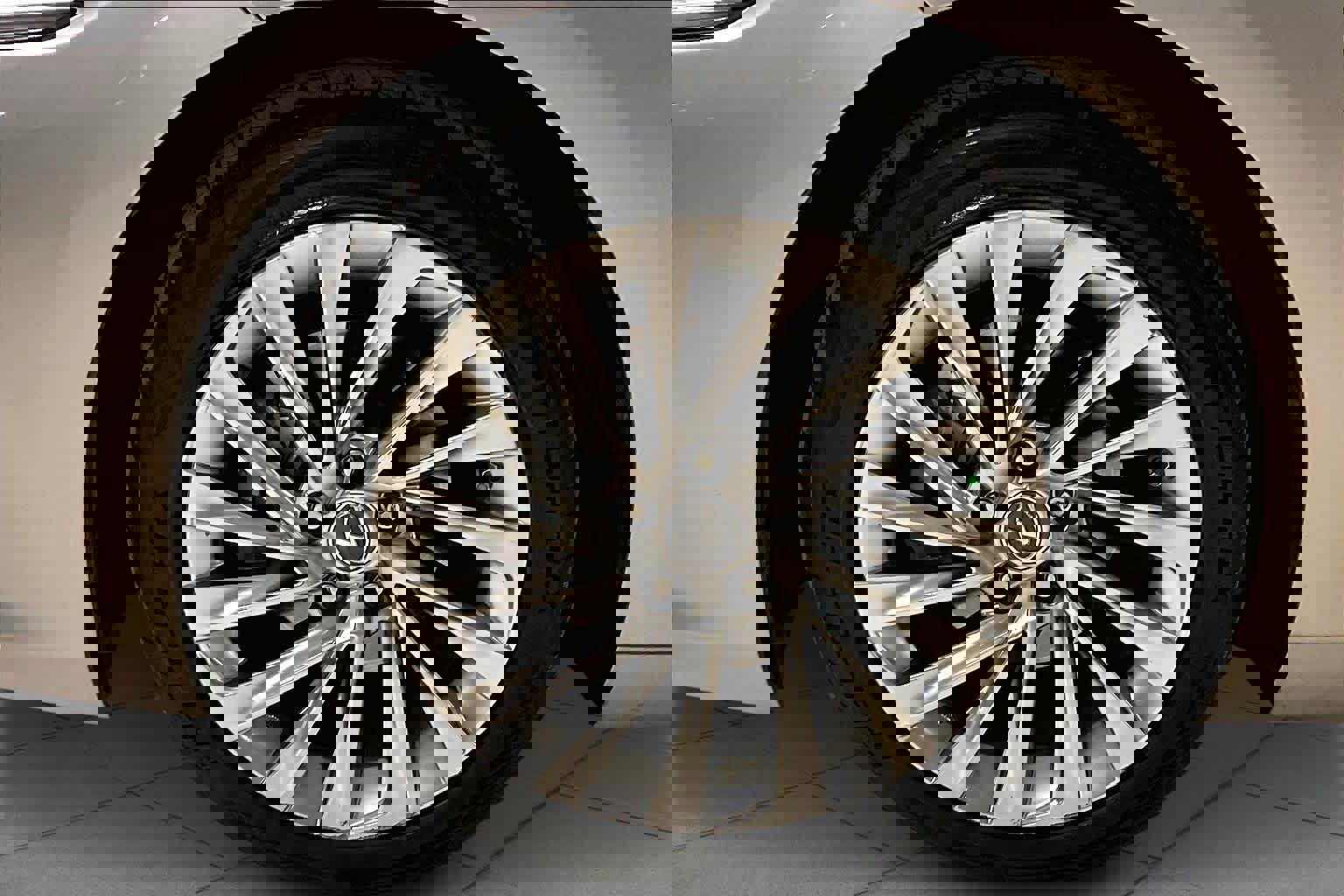 Used 2021 Lexus ES 300h Ultra Luxury w/ Accessory Package 2 image 11