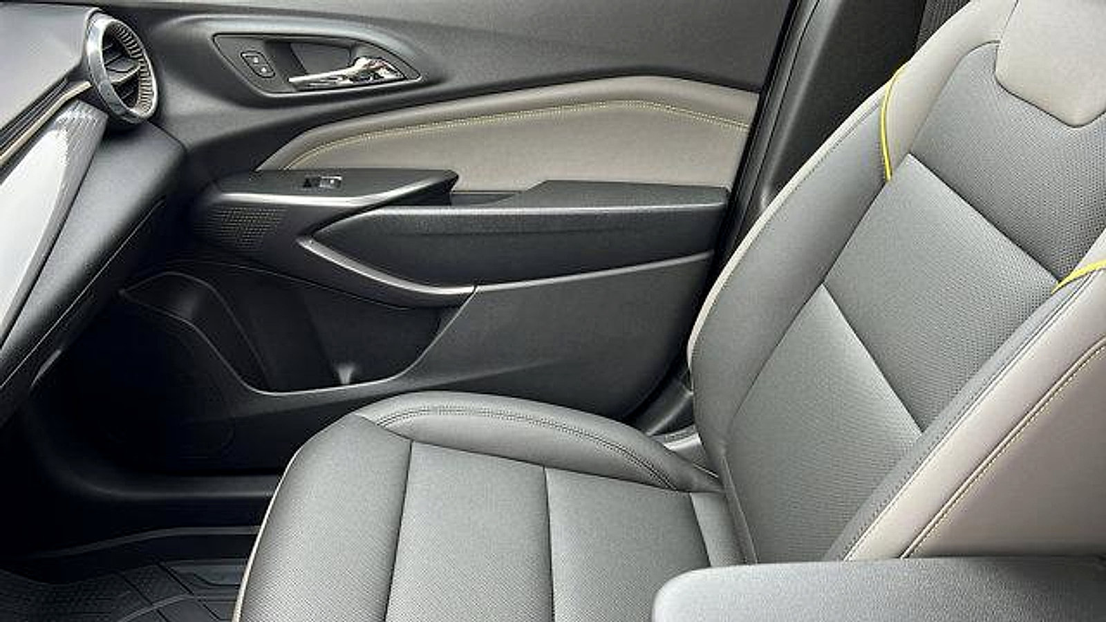 New 2026 Chevrolet Trax ACTIV w/ Driver Confidence Package image 19