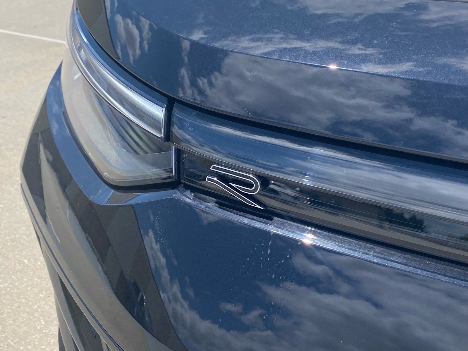 New 2026 Volkswagen Tiguan SE R-Line FWD image 3
