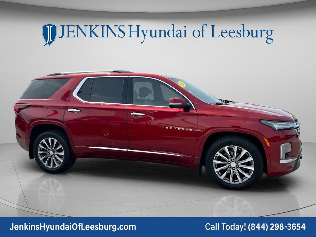 Used 2022 Chevrolet Traverse Premier FWD image 2