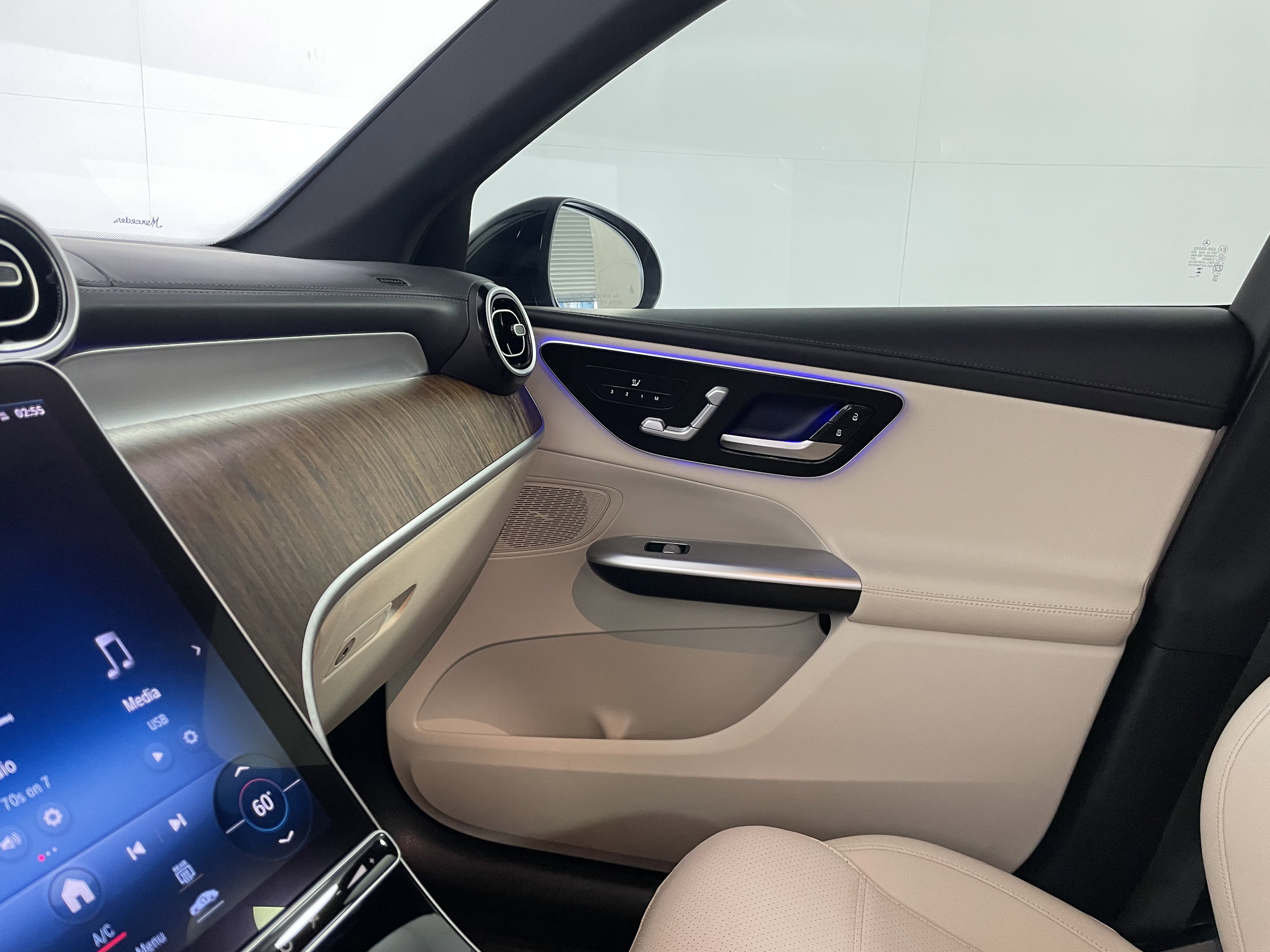 Used 2024 Mercedes-Benz GLC 300 4MATIC image 12