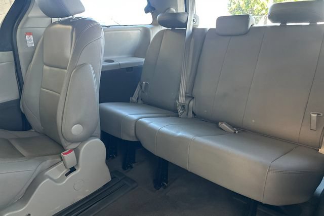 Used 2016 Toyota Sienna XLE w/ XLE Navigation Package FWD image 17