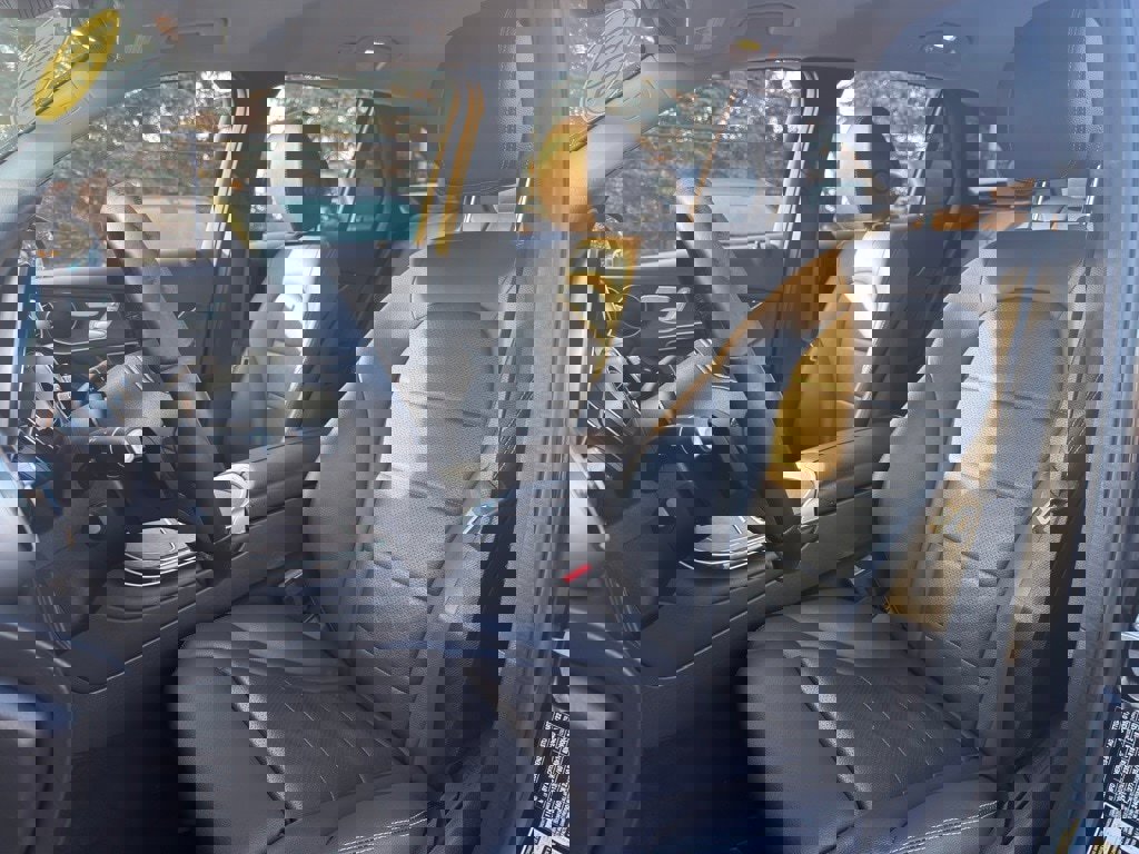 Certified 2022 Mercedes-Benz GLC 300 4MATIC w/ Premium Package Lite image 28