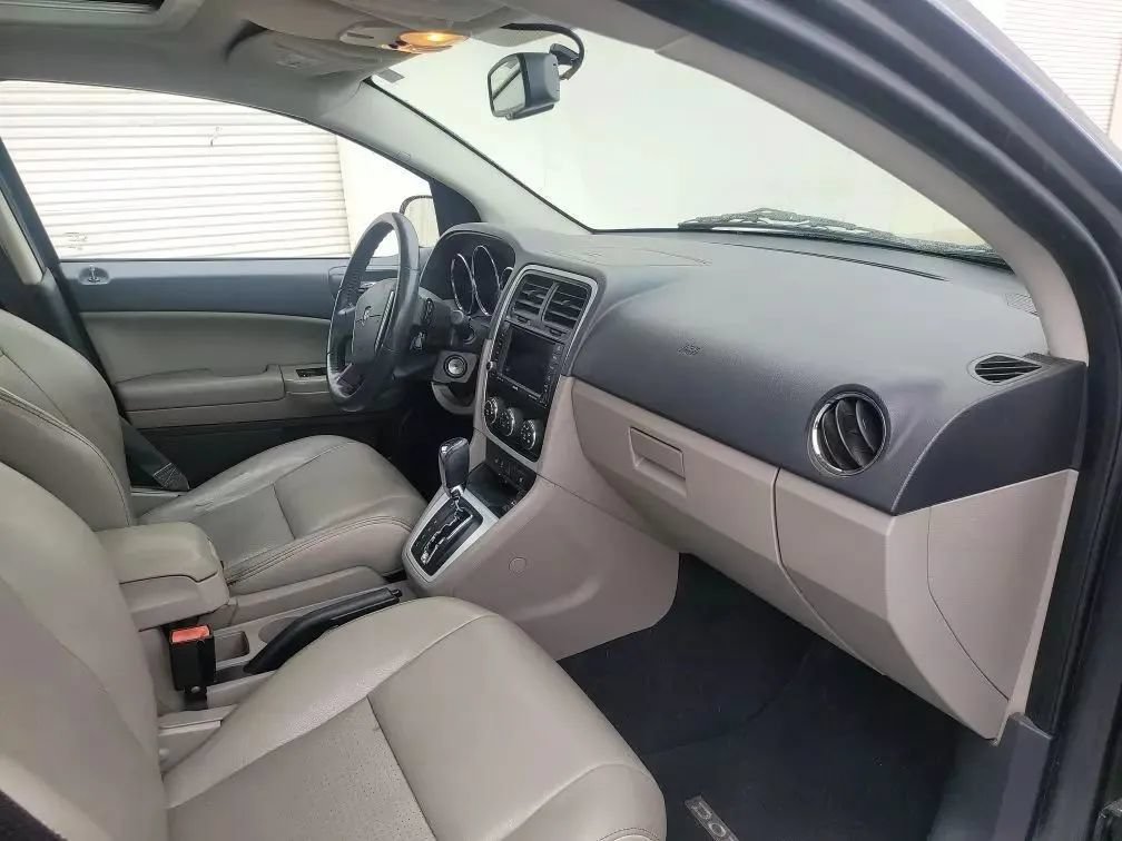 Used 2011 Dodge Caliber Uptown FWD image 16