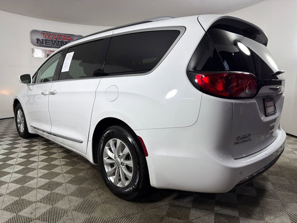Used 2019 Chrysler Pacifica Touring-L FWD image 5