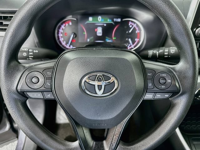Used 2025 Toyota RAV4 XLE AWD/4WD image 18