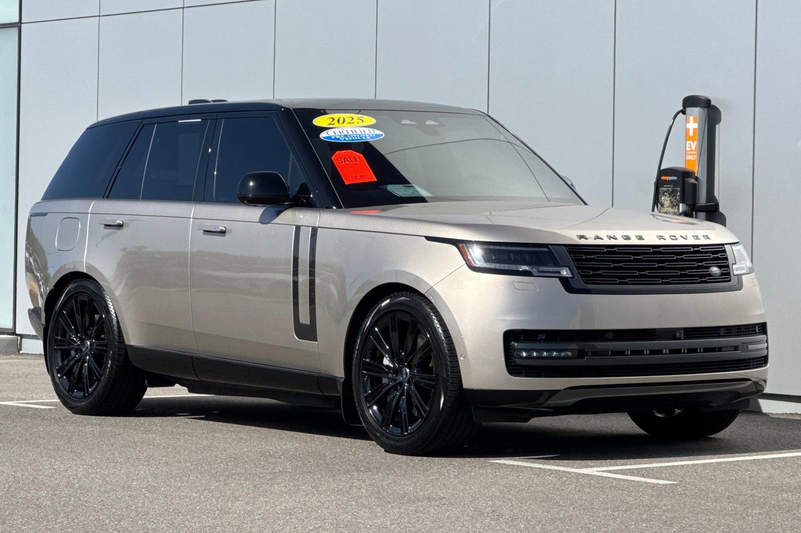 Certified 2025 Land Rover Range Rover SE AWD/4WD image 7