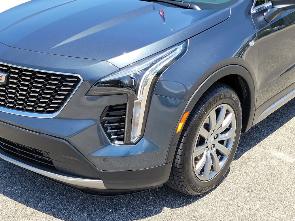 Used 2021 Cadillac XT4 Premium Luxury w/ Enhanced Visibility Package FWD image 9