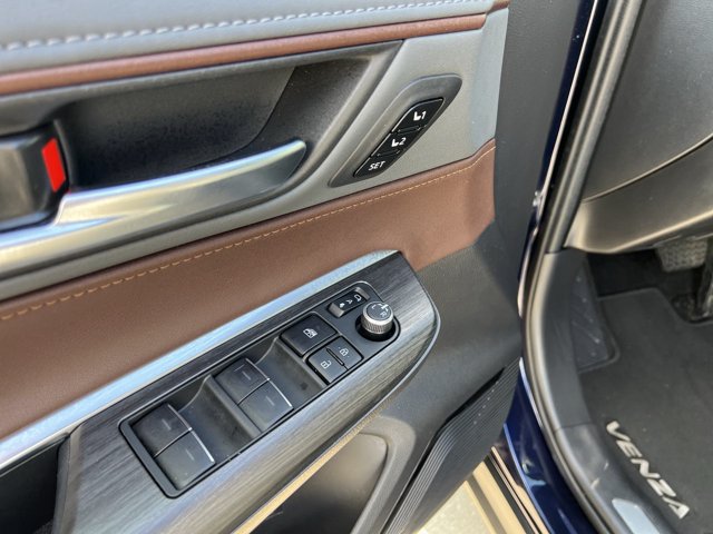 Used 2022 Toyota Venza XLE AWD/4WD image 24