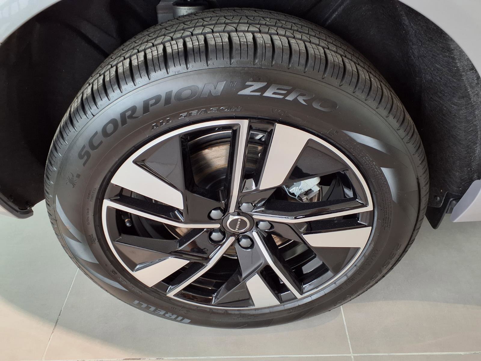 New 2026 Volvo XC60 T8 Core w/ Protection Package Premier image 8