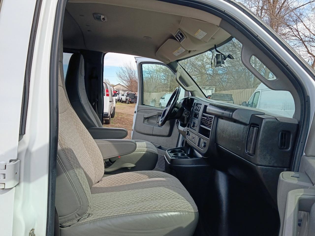 Used 2022 Chevrolet Express 3500 LS RWD image 18