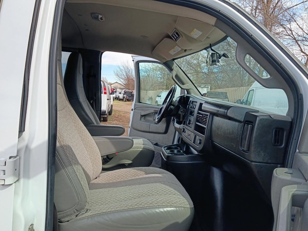 Used 2022 Chevrolet Express 3500 LS RWD image 18