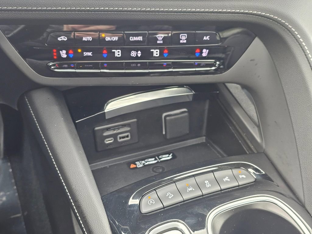 Used 2023 Buick Envision Avenir AWD/4WD image 32