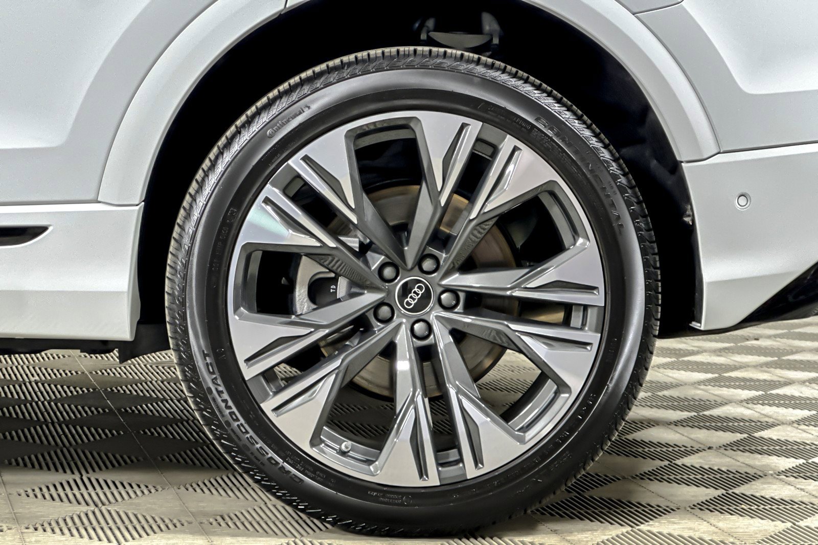 Used 2025 Audi Q8 Premium Plus w/ Premium Plus Package image 25