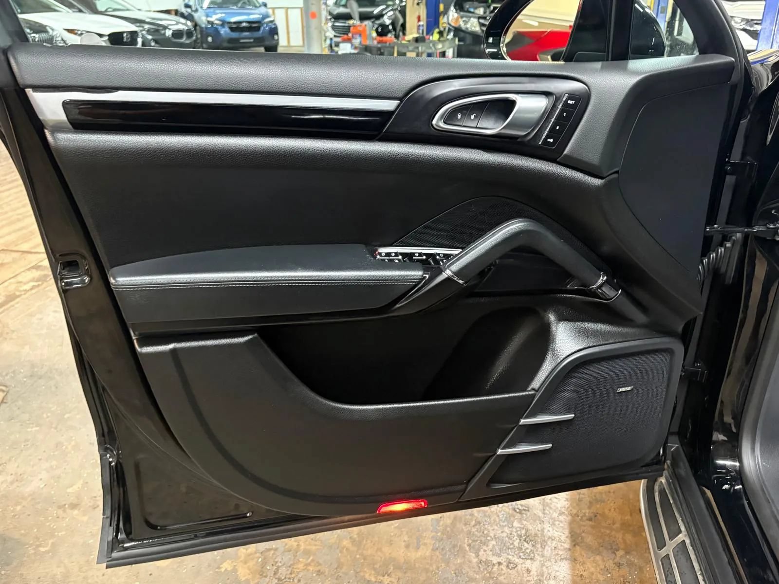 Used 2018 Porsche Cayenne Platinum Edition AWD/4WD image 25
