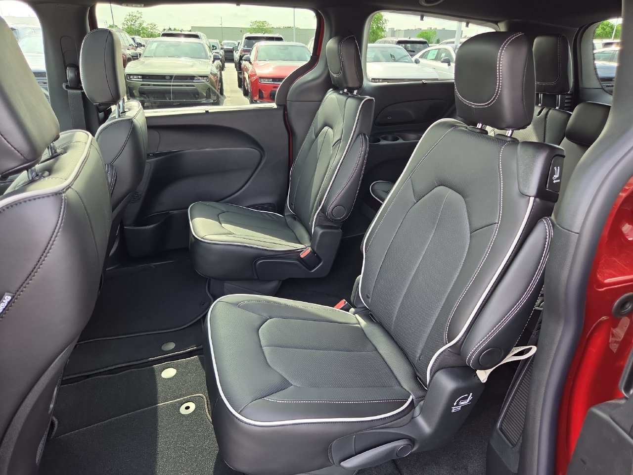 New 2027 Chrysler Pacifica Limited w/ Family Tech Group FWD image 16