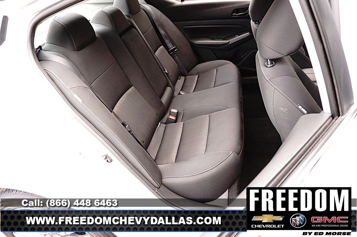 Used 2024 Nissan Altima 2.5 SV FWD image 12