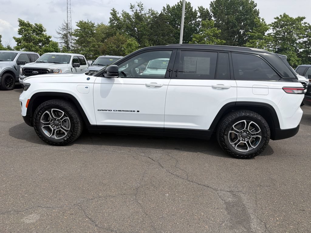 Used 2023 Jeep Grand Cherokee Trailhawk w/ Luxury Tech Group III AWD/4WD image 2