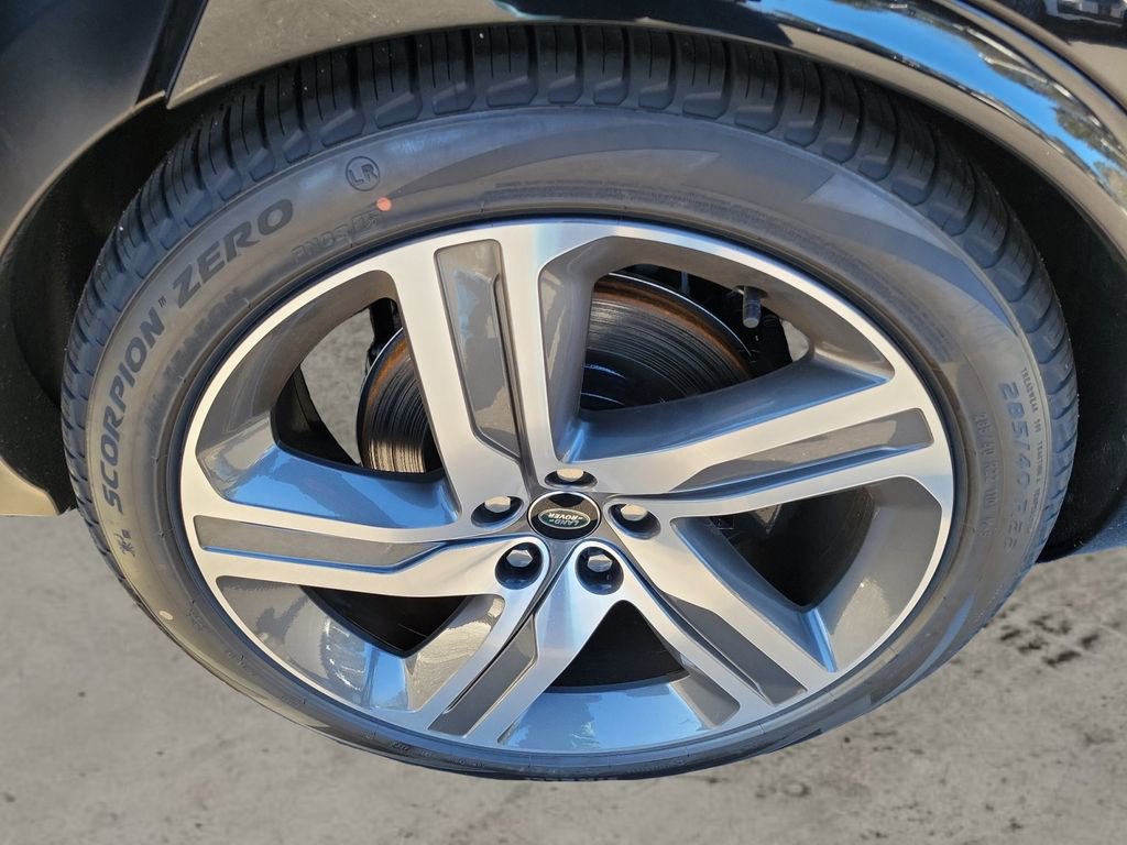 New 2024 Land Rover Discovery Metropolitan Edition image 10