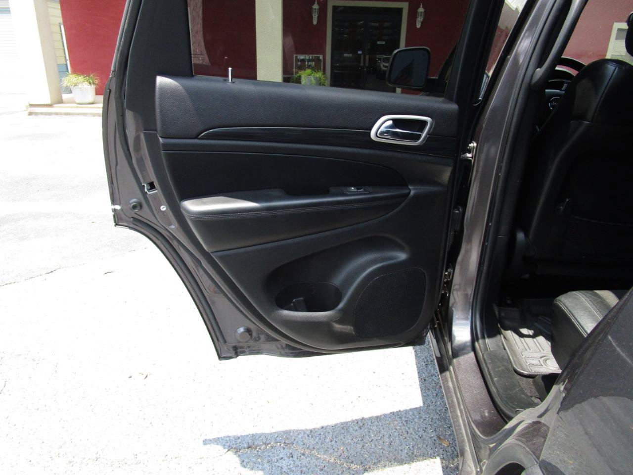 Used 2020 Jeep Grand Cherokee Altitude AWD/4WD image 23